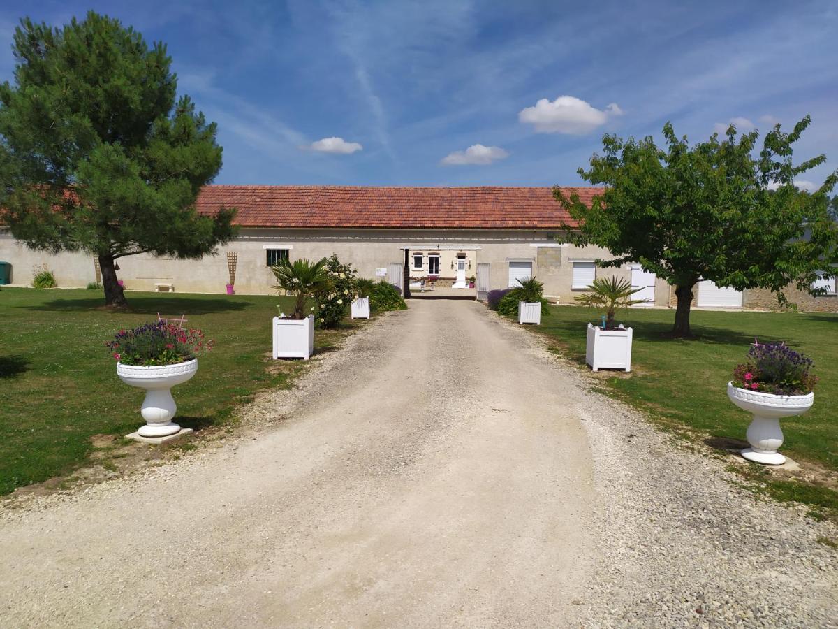 Gite De La Petite Forge Clevilliers Экстерьер фото