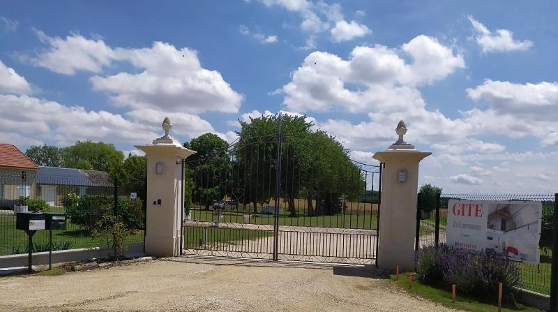 Gite De La Petite Forge Clevilliers Экстерьер фото
